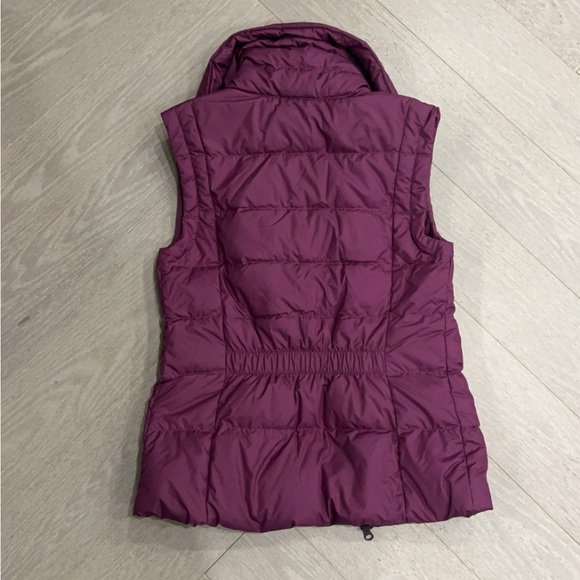 Nike sleeveless vest - Picture 2 of 3